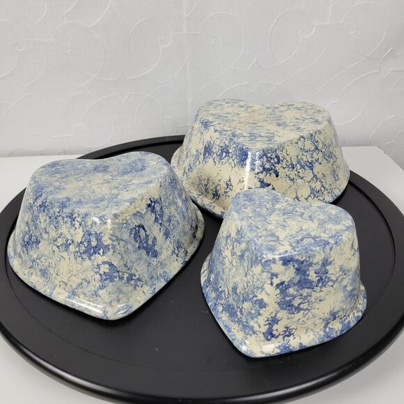Vintage 3 pcs Set Heart Shaped Nesting Bowls White Blue Sponge Paint Pottery Art - Picture 15 of 16